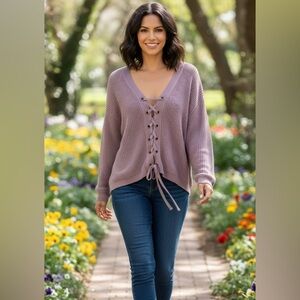 Miracle Sweater Lavender Lace Up sweater size M/L